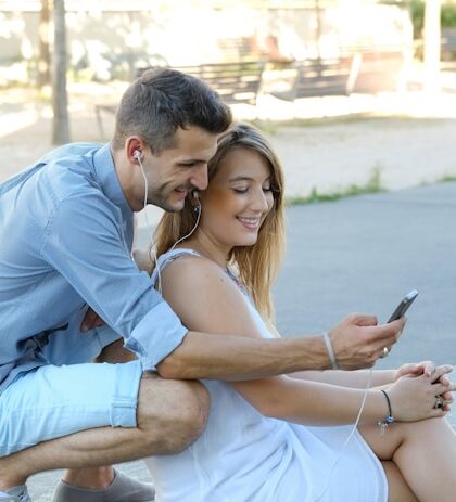 Dlaczego ludzie ignorują wiadomości, mimo że są aktywni online